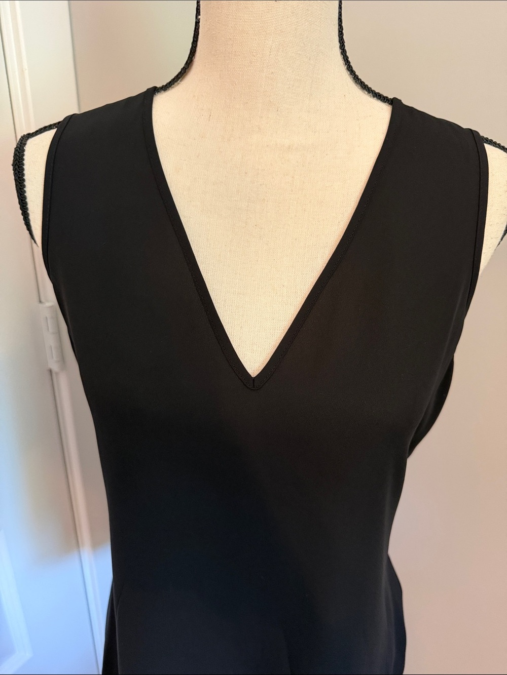 Express Black V-Neck Sleeveless Cami Top - Picture 2 of 7